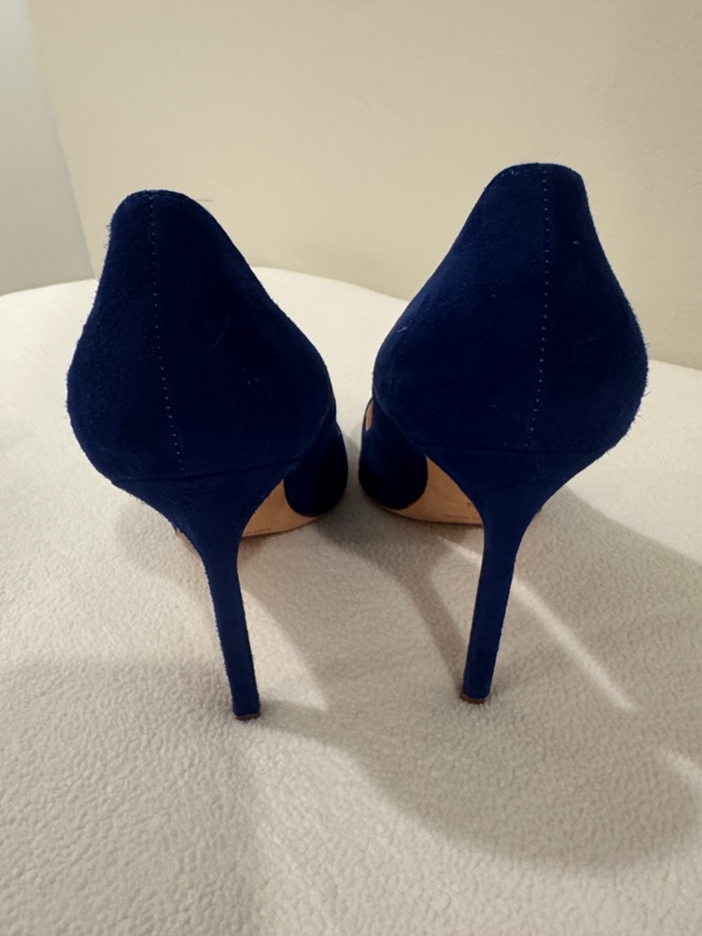 Manolo Blahnik Royal Blue Suede Heels - Picture 5 of 5